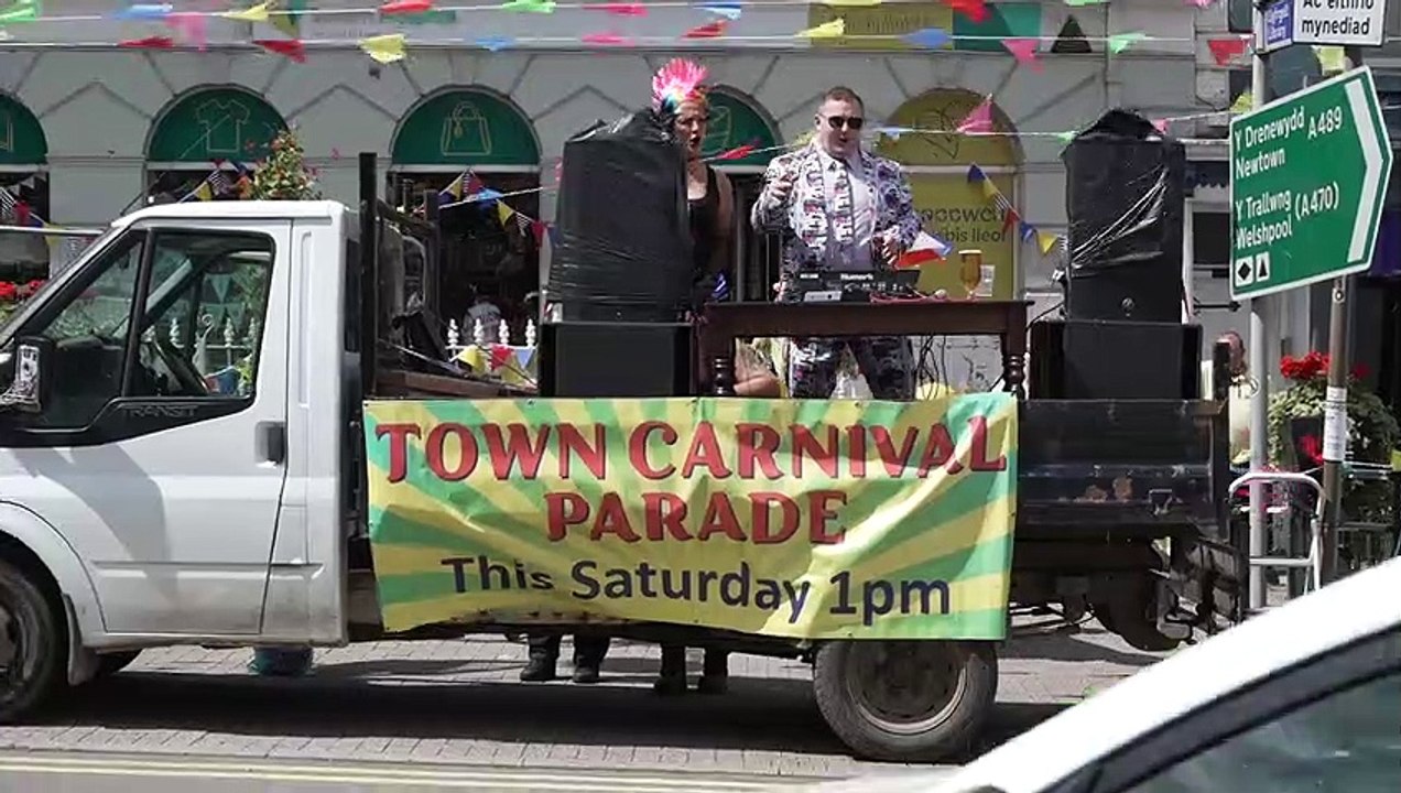 Machynlleth Carnival procession 2023