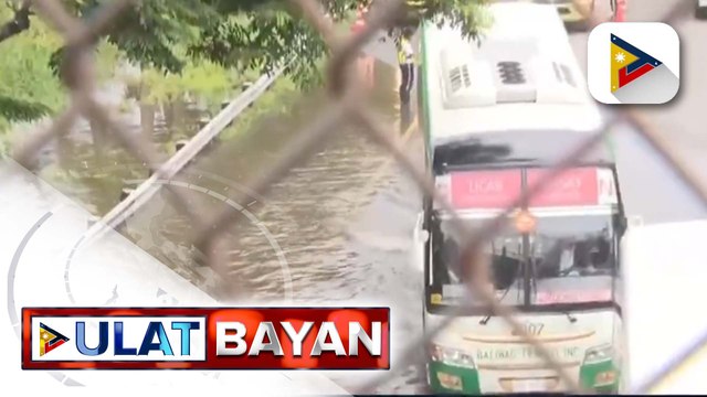 NLEX sa bahagi ng San Simon, Pampanga, nagmistulang parking lot dahil sa masikip na daloy ng trapiko dahil sa baha sa ilalim ng Tulaoc Bridge