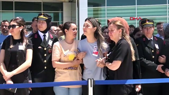 Kaza yerinde önlem almak isterken kamyonetin çarptığı astsubay şehit oldu