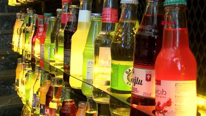 Un café décoré d'antiquités à Bursa est devenu un point de rencontre nostalgique