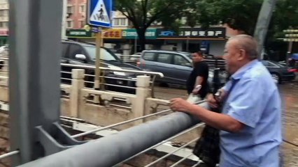 Pekín en alerta máxima por lluvias torrenciales