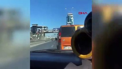Un conducteur surpris en train de faire des ciseaux sur l'autoroute Beylikdüzü D-100