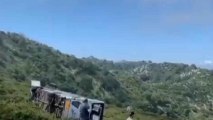 El vídeo del operativo de rescate del accidente del autobús con 49 pasajeros en Covadonga.