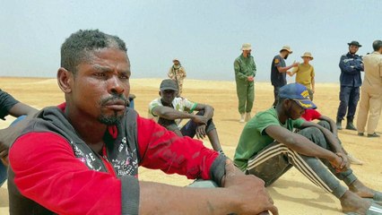 مهاجرون أفارقة يتوهون منهكين في الصحراء بين تونس وليبيا