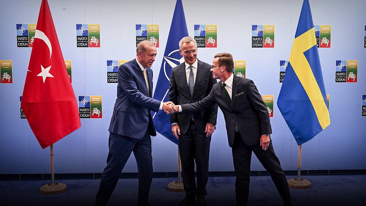 "Baltic Sea: Swedish Navy Corners Russian Fleet; Putin Surprised!"