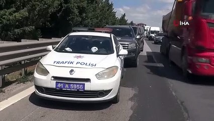 Chase like a movie in TEM ： Le conducteur s'est enfui dans les bois, une grande quantité de drogue est sortie de la voiture