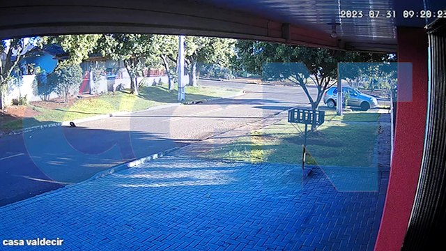 Bombeiros atendem vítima de queda no Bairro Guarujá, em Cascavel