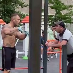 Üstsüz spor yapan erkekler güvenliğe şikayet edildi: "Canın mı çekiyor birader?"