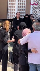 لحظة دخول حسن يوسف وشمس البارودي ساحة مسجد الشرطة للصلاة على ابنهما