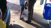 Homem é detido após furtar camisetas em loja de departamentos