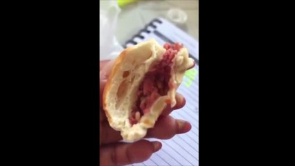 Mãe vê larvas em lanche da filha e denuncia padaria de BH à PM