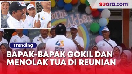Menolak Tua! Seorang Bapak-Bapak Memfoto Temannya Satu Per Satu Saat Reuni Sekolah: Si Bapak Paling Gokil Nih Dulu