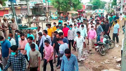 यहां तीसरे दिन भी बाजार बंद, मौन जुलूस निकाल जताया विरोध