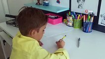 Le talent de Yigit, 7 ans, qui dessine des personnages de dessins animés depuis l'âge de 3 ans, attire l'attention.