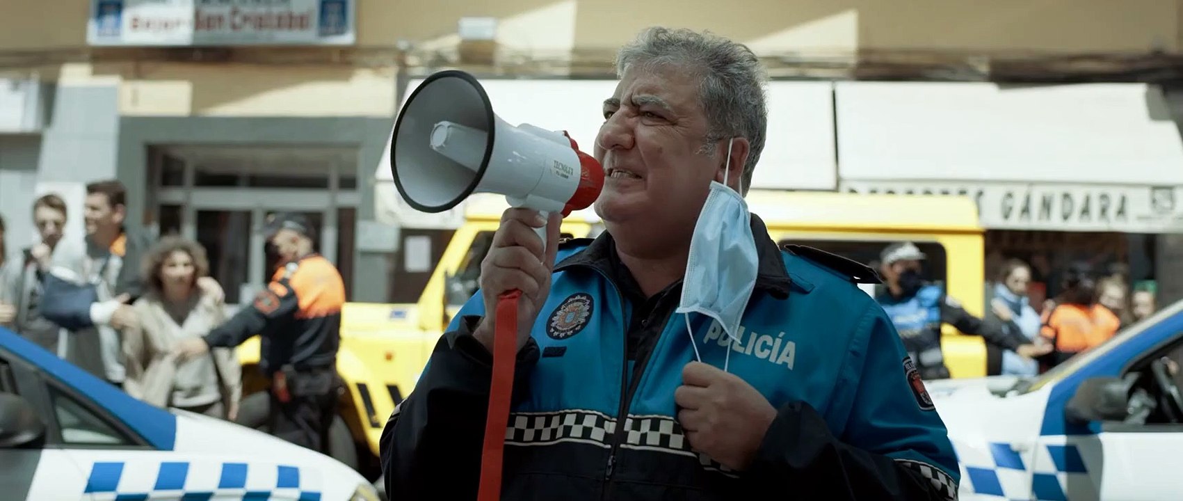 Desmadre incluido Tráiler