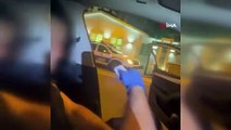 Beşiktaş'ta araçta akıl almaz uyuşturucu düzeneği kamerada: Polis yaylı zulayı kulaklıkla çözdü