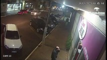 Vídeo: condutor trafega na contramão, colide em dois veículos e capota o carro