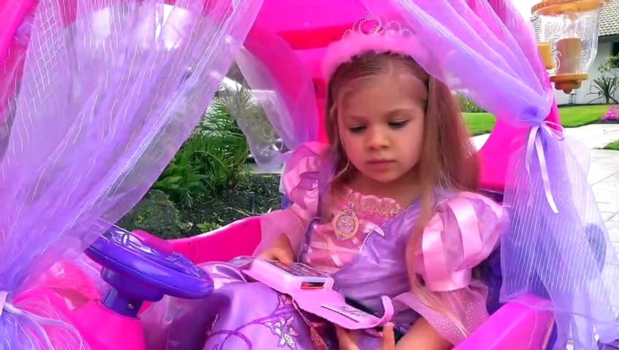 Diana and Roma play Superheroes and help each other