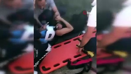 Dakikalarca "Ben öldüm mü Allah rızası için doğru söyleyin" diye sayıkladı! Yaralı kadını zor ikna ettiler