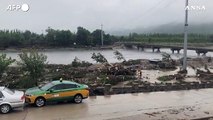 Maltempo in Cina, nubifragio su Pechino: almeno 11 morti e 27 dispersi