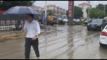 Piogge torrenziali in Cina, a Pechino strade ricoperte di fango