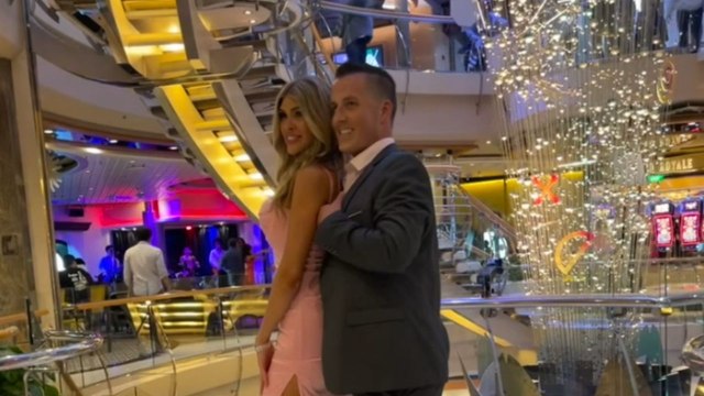 Man stuns the love of his life with a surprise proposal *Heartwarming Reaction*