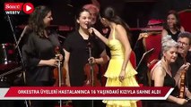 Orkestra üyeleri hastalanınca 16 yaşındaki kızıyla sahne aldı