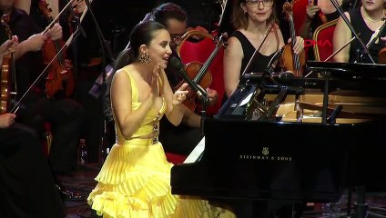 Ulusal Bursa Festivali'nde Anne ve Kızı Aynı Sahneyi Paylaştı