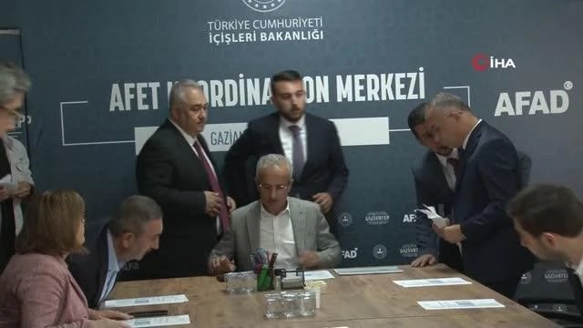 Bakan Uraloğlu, Bahçe - Nurdağı demiryolu tüneli ışık görme törenine katıldı