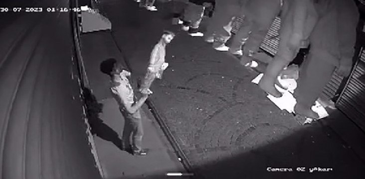 Eminönü’nde cansız manken hırsızlığı kamerada