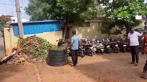 சுவர் முழுவதும் ஓவியம்; காவல் நிலையத்தை விழிப்புணர்வு கூடமாக மாற்றிய ஆய்வாளருக்கு குவியும் பாராட்டு