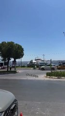 İzmir'de vapur, kıyıya böyle çarptı