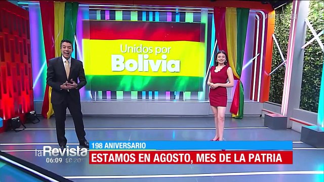 Desde La Paz, La Revista inició los festejos del mes patrio