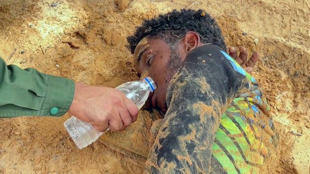 Überlebenskampf von Flüchtlingen in der Wüste an der tunesisch-libyschen Grenze