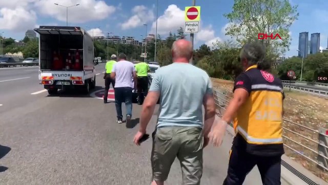 15 Temmuz Şehitler Köprüsü Girişinde Otomobil ve Minibüsün Karıştığı Kazada 2 Kişi Yaralandı
