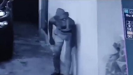 कुशीनगर: सीसीटीवी कैद हुई चोरी की लाइव घटना, पुलिस ने नहीं दर्ज किया मुकदमा