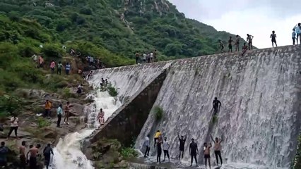 छलकने लगे एनीकट,आनंद उठाने पहुंच रहे पर्यटक