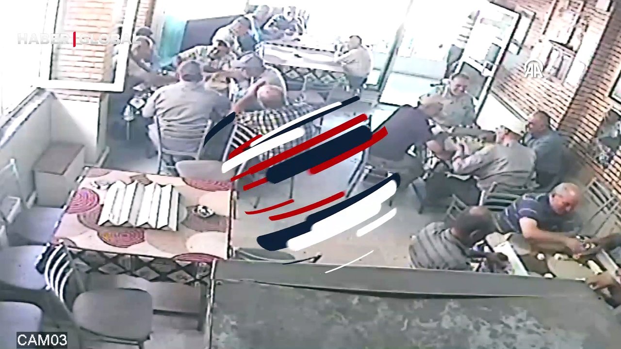 Kahvehanede büyük korku ve panik! Konya'da 5 büyüklüğündeki deprem anı kamerada