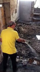 Il fuoco cova ancora sotto le macerie della chiesa di Santa Maria di Gesù