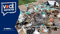 Lixo e buraco tomam conta da travessa do Chaco, no bairro da Pedreira