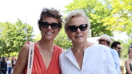 GALA VIDEO - Muriel Robin : où vit-elle avec sa femme Anne Le Nen ?
