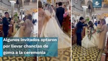 ¡El amor todo lo puede! Pareja se casa en iglesia inundada