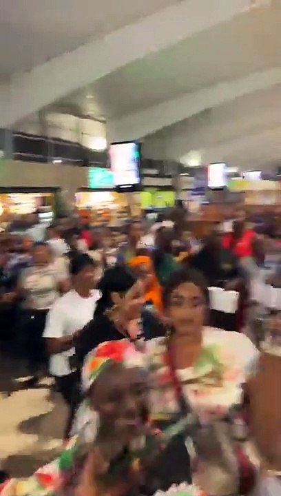 Mariam BA LAGARÉ crée l’émeute à l'aéroport international Félix Houphouët-Boigny d'Abidjan Port-Bouet