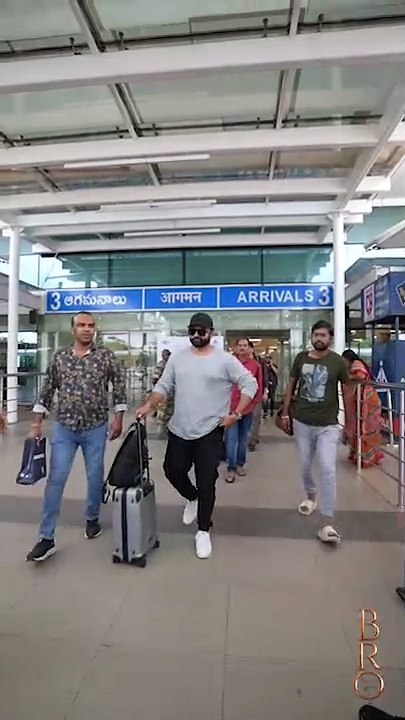 SaiDharamTej 's Grand Entry At Vijayawada Airport for BRO Vijaya Yatra