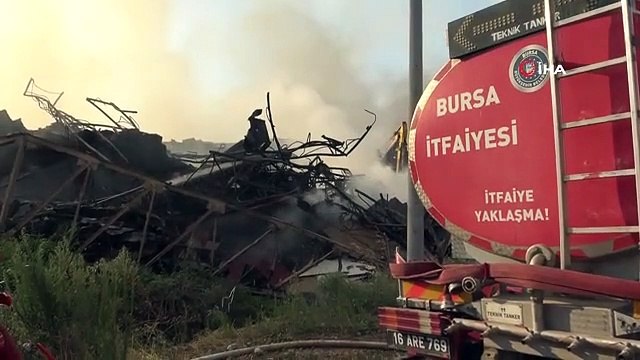 10 usines réduites en cendres par le feu à Inegol