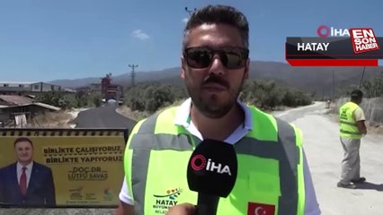 Hatay’da, kavurucu sıcakta depremin yıktığı yollar asfaltlanıyor