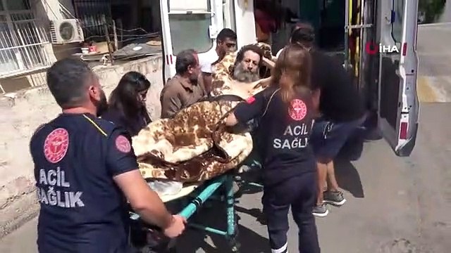 Babasını çöp evde ölüme terk edilmiş halde buldu: 'Ölmeden annemin helvasını dağıtacağım'