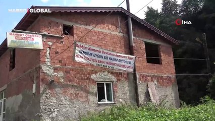 Bu pankartı görenler önce şoke oluyor, sonra gülüyor