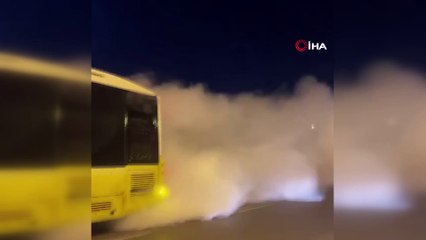 İETT otobüsü dumanlar içinde yoluna devam etti