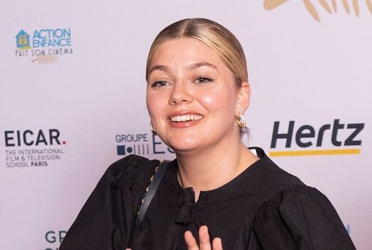Louane en vacances : elle dévoile une photo avec sa fille âgée de 3 ans… La petite Esmée a bien changé
